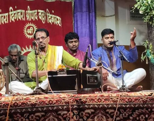 Pandharichya Tiri Labhe – पंढरीच्या तीरी लाभे