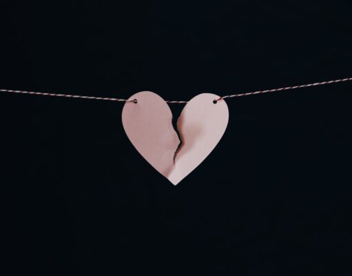 Gele Dyayache Rahun – गेले द्यायचे राहून broken heart hanging on wire